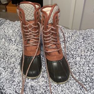 Duck boots